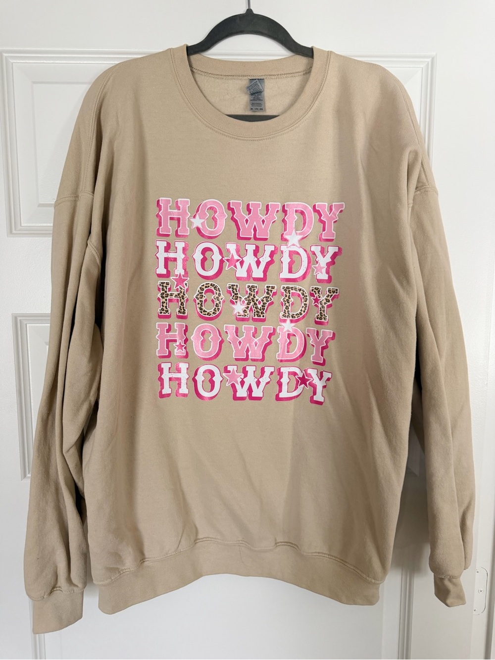 Graphic 'Howdy' Crewneck Sweater - Beige with Pink Accent